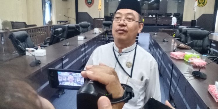 Ketua Pansus Raperda Fasilitasi Pesantren Arupah Arif. (foto : smr)