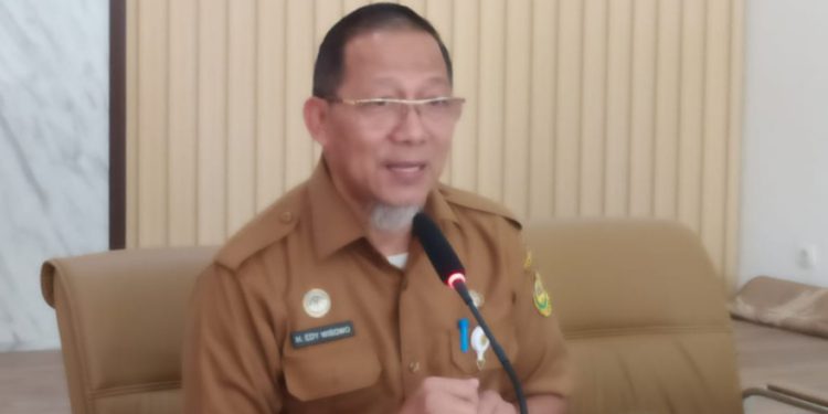 Kepala BPKAD Banjarmasin Edy Wibowo saat menyampaikan soal PAD dari pajak sarang walet yang belum terserap maksimal. (foto : shn)