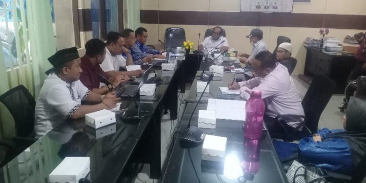 Pihak Komisi IV DPRD Banjarmasin saat RDP dengan jajaran Disdik Banjarmasin. (foto : smr/seputaran)