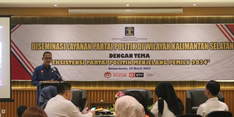 Kepala Kanwil Kemenkumham Kalsel Faisol Ali saat memberikan sambutan pada kegiatan Diseminasi Layanan Partai Politik di wilayah Kalsel. (foto : istimewa)