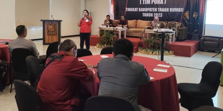 Divisi Keimigrasian dan Kantor Imigrasi (Kanim) Kelas II TPI Batulicin menggelar Rakor Tim Pengawasan Orang Asing (TIM PORA) Tingkat Kabupaten Tanbu. (foto : istimewa)