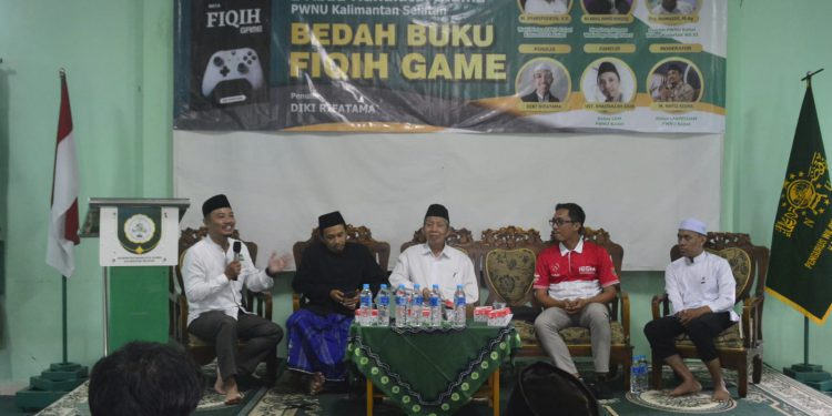 PWNU Kalsel bedah buku Fiqih Game yang ditulis Diki Rifattama.