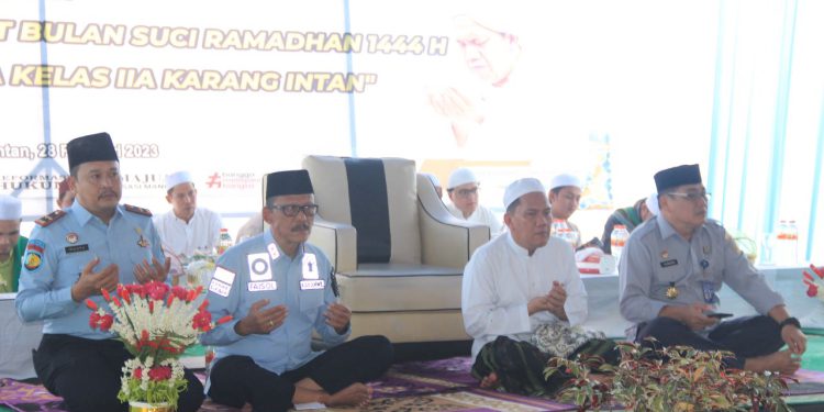 Peringatan Isra Mi'raj yang diisi tausiah oleh Guru Udin yang dilaksanakan di LPN Karang Intan. (foto : istimewa/Kemenkumham Kalsel)