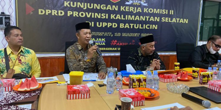 Wakil Ketua Komisi II DPRD Kalsel, Muhammad Yani Helmi, yang sekaligus memimpin rombongan saat kunker ke UPPD Samsat Batulicin, Tanbu. (foto : istimewa/DPRD Kalsel