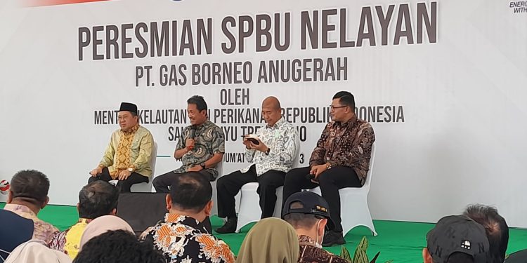 Peresmian SPBU Nelayan di Kecamatan Aluh-Aluh yang dilakukan oleh Menteri Kelautan dan Perikanan RI Sakti Wahyu Trenggono. (foto : putza/seputaran)