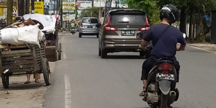 Manusia gerobak salah satu gepeng yang biasanya muncul di Banjarmasin saat bulan Ramadan. (foto : shn/seputaran)