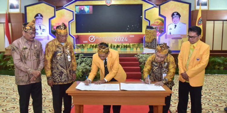 Penandatangan MoU Pemprov Kalsel dengan ULM. (foto : istimewa/Biro Adpim Kalsel)