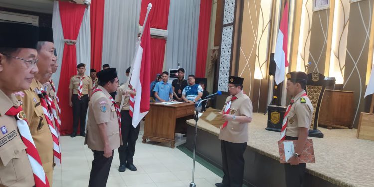 Ibnu Sina memberikan sambutan usai dilantik menjadi Ketua Mabicab Gerakan Pramuka Banjarmasin. (foto : shn/seputaran)