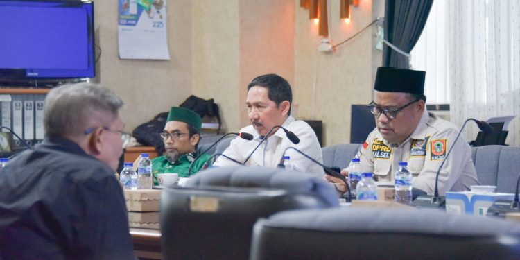 Rapat Pansus terkait finalisasi Raperda LKPj Kepala Daerah Tahun anggaran 2022. (foto : istimewa)