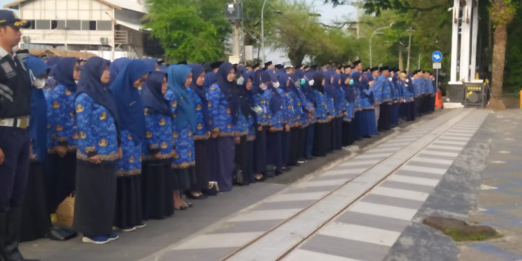 ASN Pemko Banjarmasin saat mengikuti apel pagi. (foto : shn/seputaran)