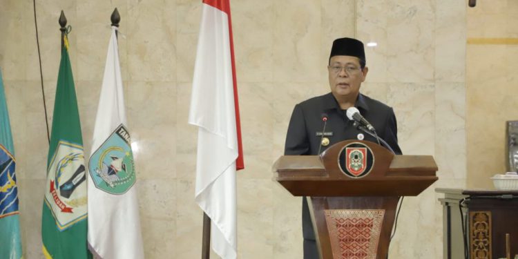 Gubernur Kalsel, Sahbirin Noor atau Paman Birin mengucapkan terimakasih dan apresiasi kepada DPRD Kalsel atas disahkannya LKPj 2022. (foto : istimewa/Biro Adpim Kalsel)