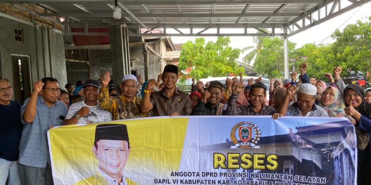 Wakil Ketua Komisi II DPRD Kalsel Muhammad Yani Helmi melaksanakan reses menjaring aspirasi masyarakat Tanbu. (foto : istimewa)