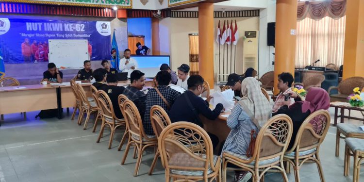 Rapat teknis atau TM Porwada Kalsel 2023 yang dihadiri manager tim masing-masing di Aula PWI Kalsel. (foto : sri/seputaran)