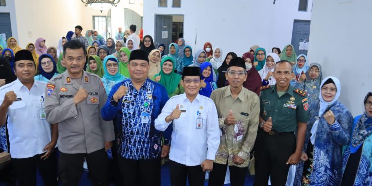 Foto bersama di sela Seminar Dampak Pernikahan Anak Stunting. (foto : shn/seputaran)