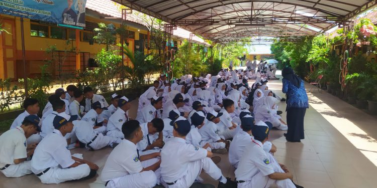 Para siswa saat mengikuti MPLS di SMPN 10 Banjarmasin. (foto : shn/seputaran)