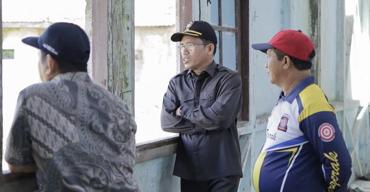 Anggota Komisi IV DPRD Kalsel H Asbullah saat meninjau RSJ Tamban. (foto : istimewa)