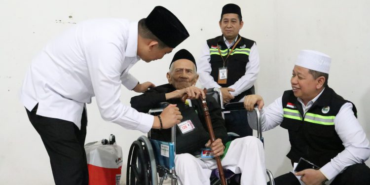 Foto mendiang Yusuf Tagap Amrullah saat mau berangkat ibadah Haji. (foto : istimewa)