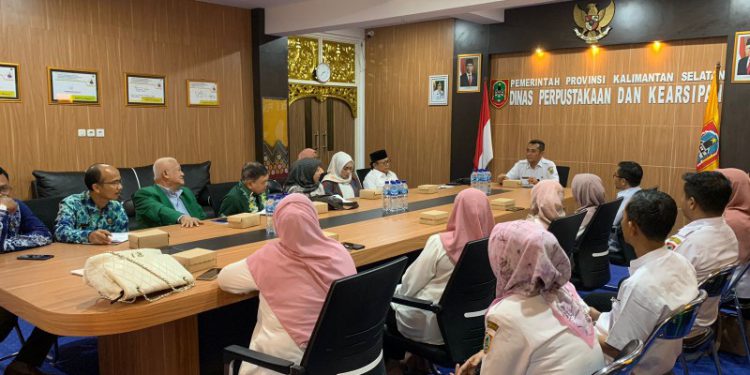 DPRD dan Dispersip Tabalong kunjungan ke Perpustakaan Palnam Dispersip Kalsel, Banjarmasin. (foto : istimewa)