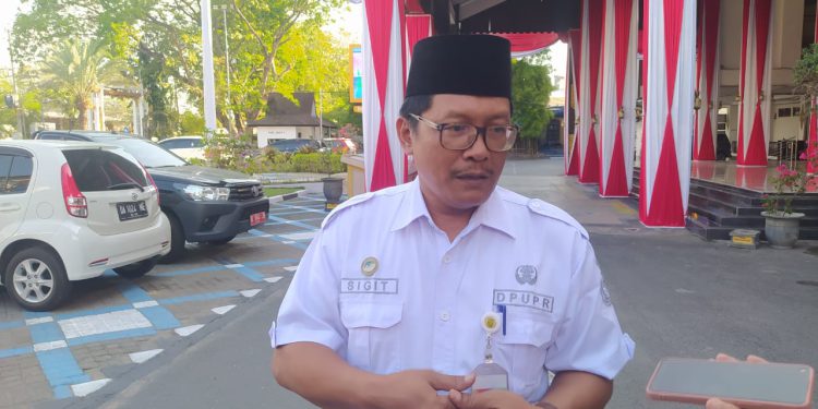 Sekretaris Dinas PUPR Banjarmasin Thomas Sigit Mugianto saat diwawancarai. (foto : shn/seputaran)