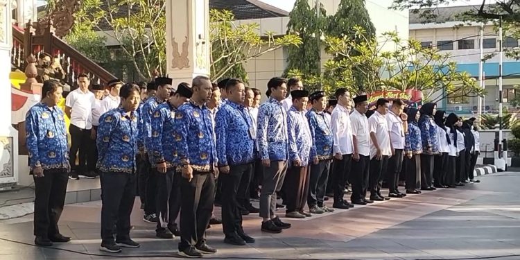 Upacara peringatan HUT Kemerdekaan RI di Kantor DPRD Kalsel. (foto : istimewa)