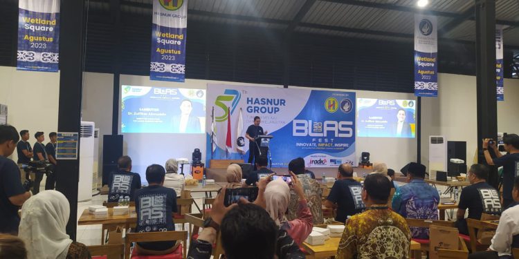 Direktur Eksekutif Yayasan Hasnur Centre Dr Zulfikar Alimuddin saat memberikan sambutan pada BLAS Festival 2023. (foto : shn/seputaran)