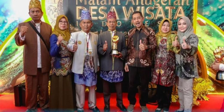 Foto bersama usai malam penganugerahan ADWI 2023.