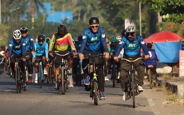 Bank Kalsel Fun Gowes 78k bersama Manajemen. (foto : istimewa/Bank Kalsel)