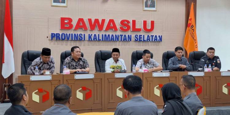 Formasi baru Bawaslu Kalsel Periode 2023-2028. (FOTO:IST)