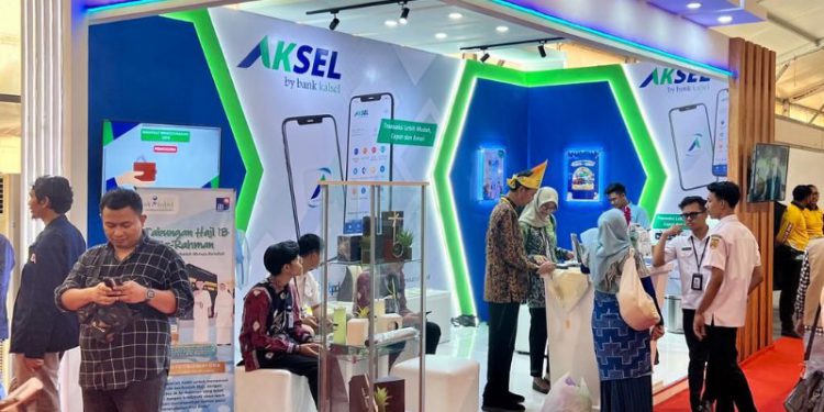 Stand layanan Bank Kalsel di Kalsel Expo 2023. (foto : istimewa)