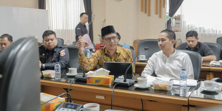 RDP Bawaslu Kalsel dan DPRD Kalsel. (foto : istimewa)