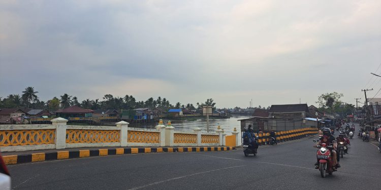 Jembatan sungai Lulut dan jalannya akan dilebarkan 6 meter. (foto : shn/seputaran)