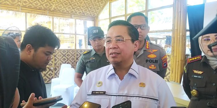 Walikota Banjarmasin H Ibnu Sina saat diwawancarai wartawan. (foto : shn/seputaran)