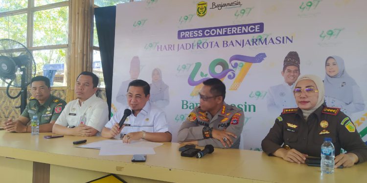 Walikota Banjarmasin H Ibnu Sina saat press conference terkait Harjad ke-497 Banjarmasin. (foto : shn/seputaran)