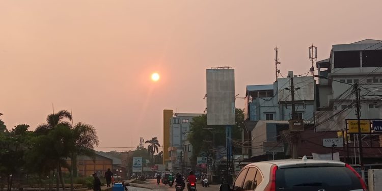 Kondisi Banjarmasin yang diselimuti kabut asap. (foto : shn/seputaran)