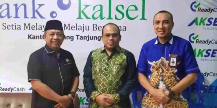 Kunjungan Komisi II DPRD Kalsel ke Bank Kalsel cabang Tanjung.