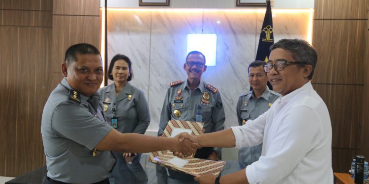 penandatanganan kontrak pengadaan jasa konsultansi perencanaan untuk pembangunan gedung kantor Kanwil Kemenkumham Kalsel di Banjarbaru. (foto : istimewa)