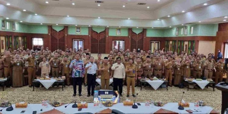 Foto bersama di sela kegiatan Rakor. (foto : istimewa/Adpim Kalsel )