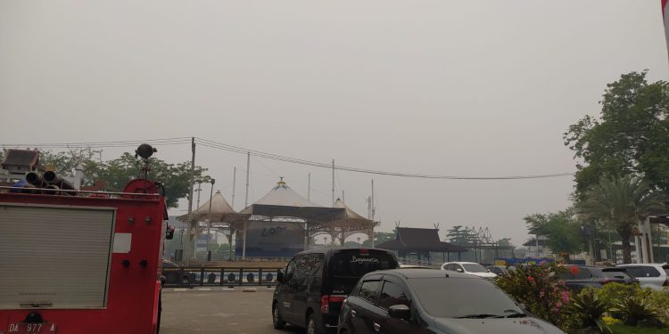 Kondisi kota Banjarmasin yang diselimuti kabut asap. (foto : shn/seputaran)