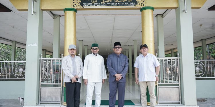 Komisi III DPRD Kalsel tinjau proyek APBD 2023 terkait peremajaan fasilitas Makam Pangeran Syech Haji Muhammad Nafis bin Idris Ibnul Husin Albanjari di Tanjung, Tabalong. (foto : istimewa)