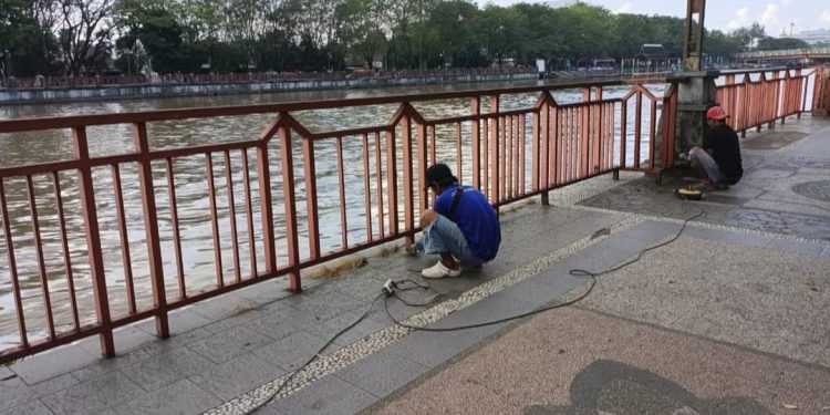 Perbaikan pagar kawasan Siring Martapura. (foto : shn/seputaran)