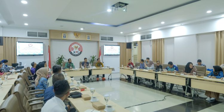 DPRD Kalsel melalui Pansus Raperda Penyelenggaraan Penyiaran saat minta masukan ke KPI Pusat. (foto : istimewa)