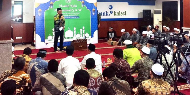 Dirut Bank Kalsel Fachrudin saat memberikan sambutan pada Maulid Nabi Muhammad SAW. (foto : istimewa)