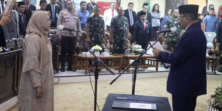 Pelantikan Erma Syahriani sebagai PAW Anggota DPRD Kalsel. (foto : istimewa)