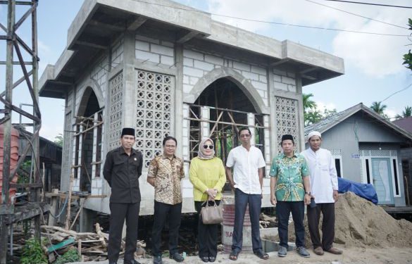 Komisi IV DPRD Provinsi Kalimantan Selatan (Kalsel) monitoring penerima dana hibah APBD Kalsel 2023 di Desa Tatah Mesjid. (foto : istimewa)