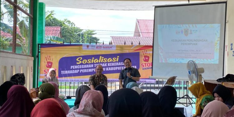 Sekretaris Komisi IV DPRD Kalsel Firman Yusi yang menggelar sosialisasi pencegahan kekerasan terhadap perempuan dan anak. (foto : istimewa)