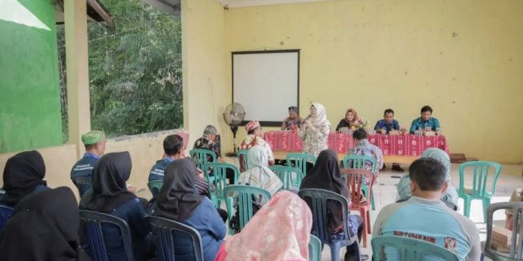 Monitoring Badan Usaha Milik Desa atau BUMDes di Desa Martadah Baru Kecamatan Tambang Ulang Kabupaten Tanah Laut (Tala). (foto : istimewa)