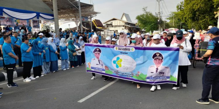 Kegiatan jalan sehat pada peringatan HKN ke-59 di Banjarmasin. (foto : shn/seputaran)