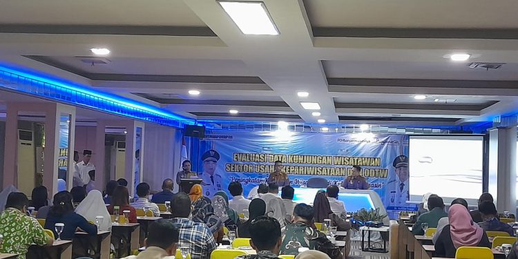 Kegiatan Evaluasi Data Kunjungan Wisatawan Sektor Usaha Kepariwisataan dan ODTW dengan tema Peningkatan Kunjungan Wisatawan di Banjarmasin. (foto : shn/seputaran)