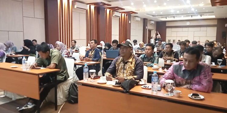 Para peserta dari Panwaslu Kecamatan saat mengikuti Rakernis Bawaslu Banjarmasin. (foto : sna/seputaran)