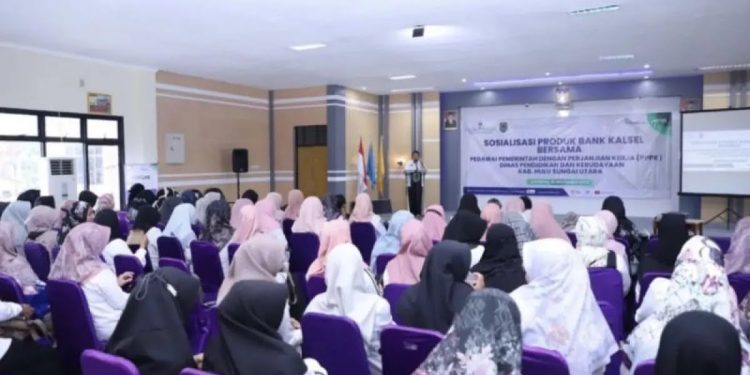 Sosialisasi produk Bank Kalsel kepada PPPK Pemkab HSU. (foto : istimewa)